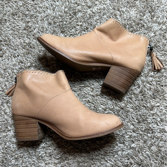 Toms Leila Tassel Zip Ankle Bootie In Sandstorm Tan - Picture 1 of 9